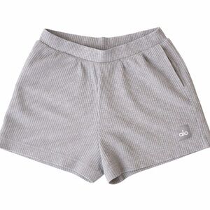 ALO Yoga Women's Light Gray Athletic Shorts